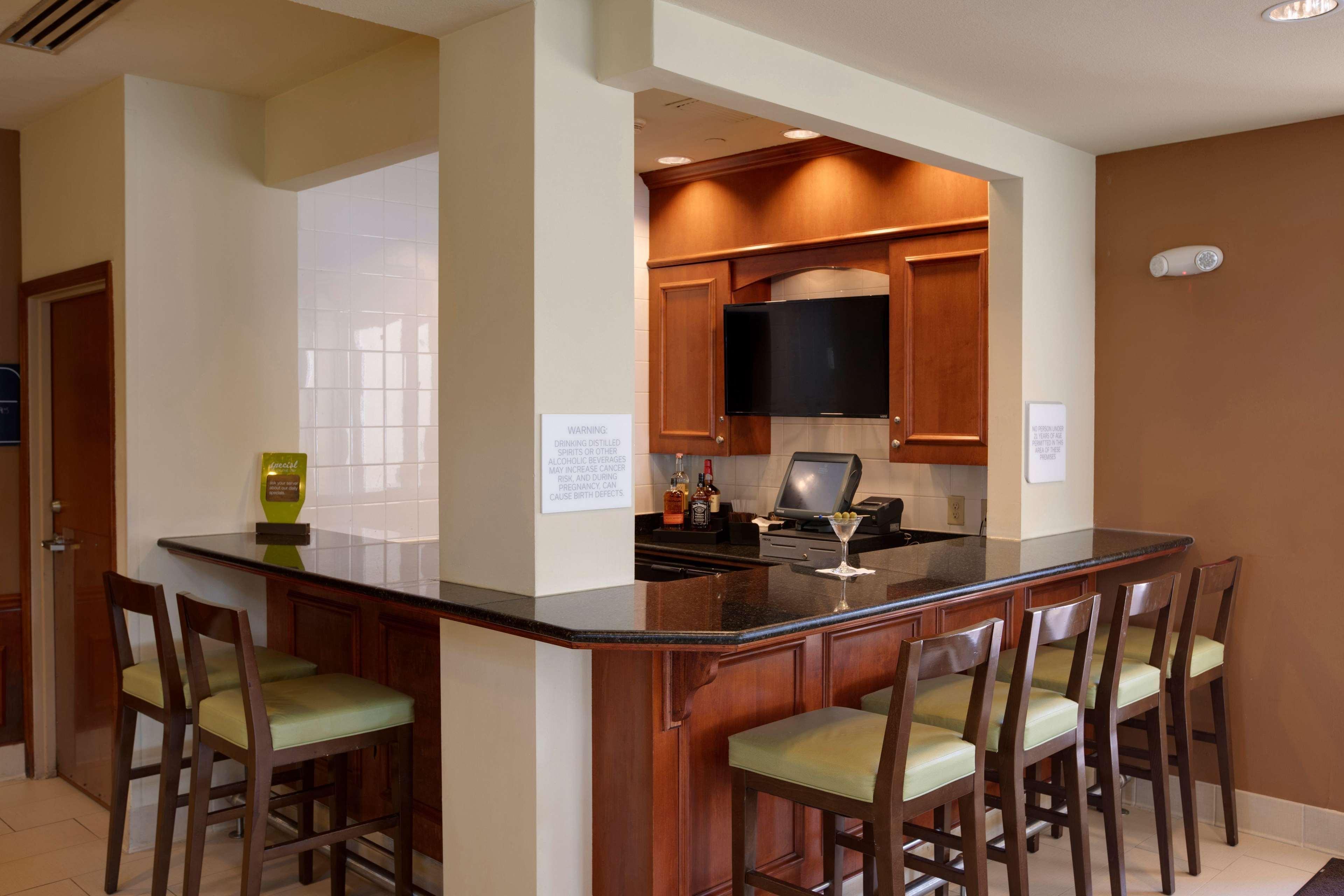 Hilton Garden Inn Oklahoma City Airport Экстерьер фото