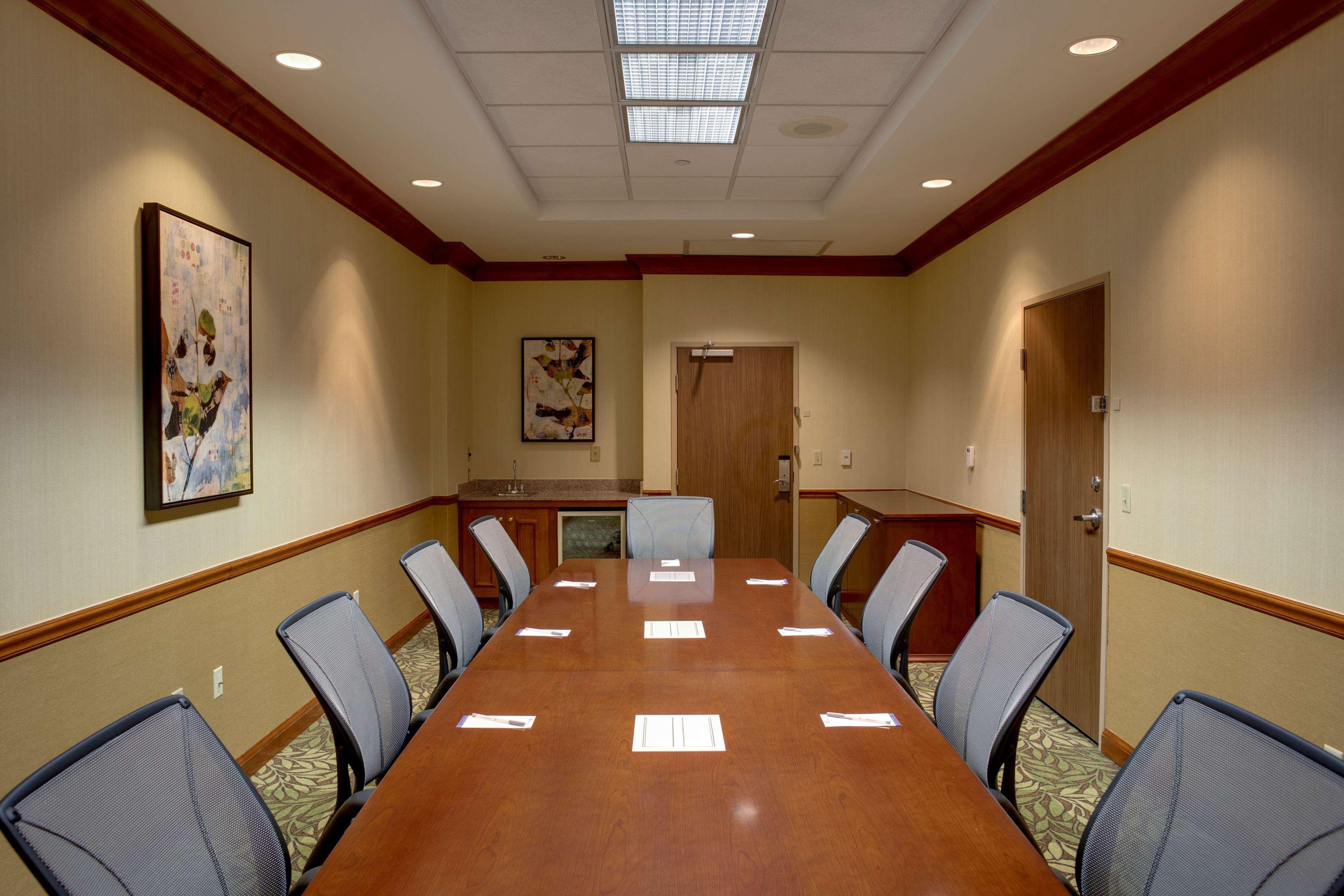 Hilton Garden Inn Oklahoma City Airport Экстерьер фото