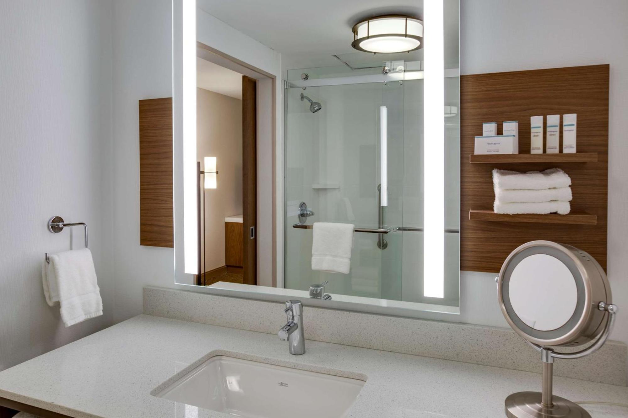 Hilton Garden Inn Oklahoma City Airport Экстерьер фото
