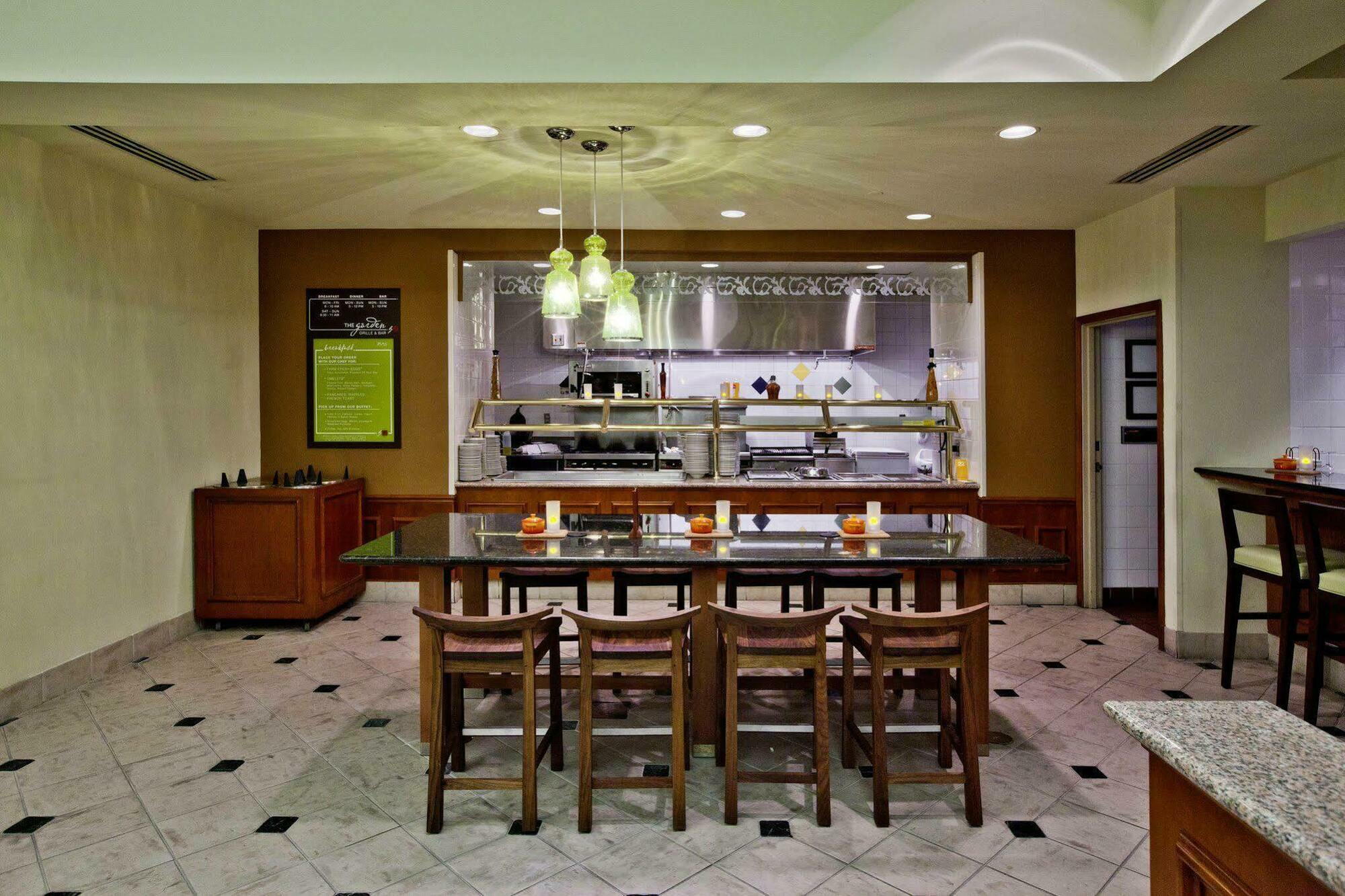 Hilton Garden Inn Oklahoma City Airport Экстерьер фото
